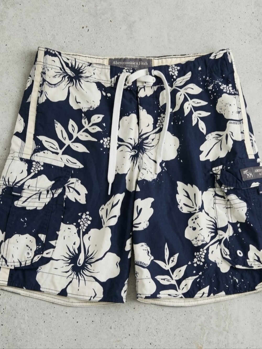 Abercrombie & Fitch Navy and White Floral Board Shorts Size 34